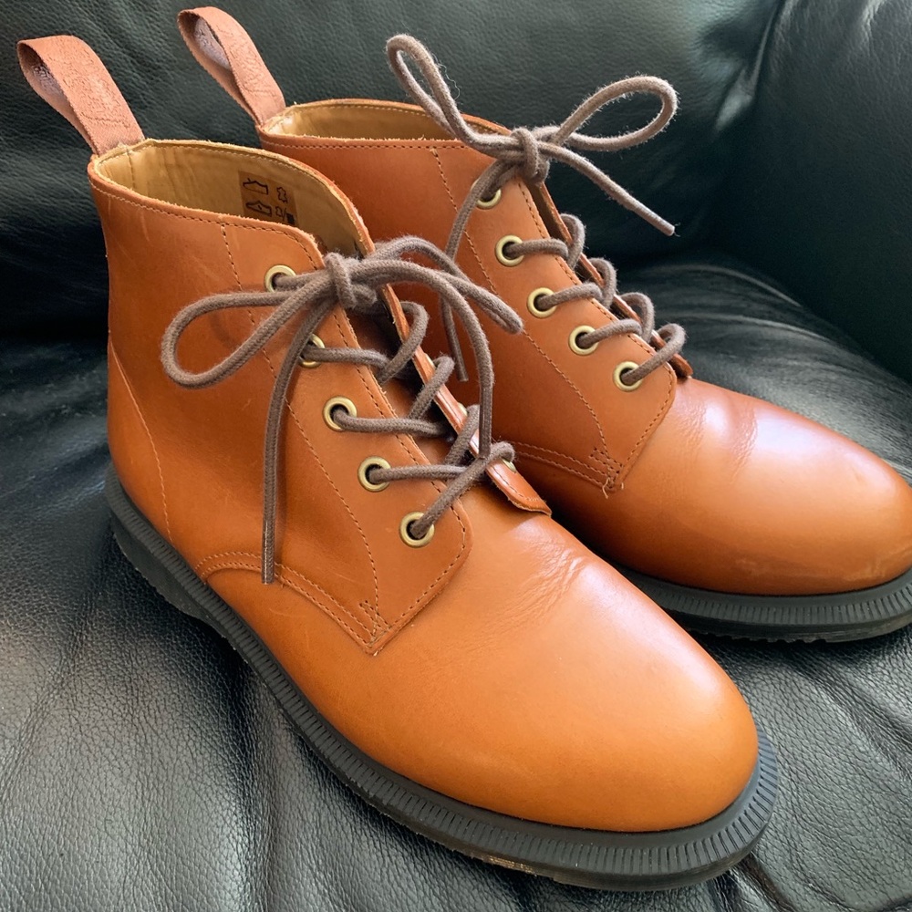 Dr Martens Camel colored Emmeline smooth boot